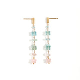 エシカルでサステナブルなジュエリーをご提案するHASUNAのアクアマリンとべリルのピアス。
裏にK18ぼピアスポストが立った、約2×6mm程度のSV×金メッキの四角柱のパーつの下にアクアマリンビーズ。ブルー系ベリルが2個、1個、アクアマリンビーズとブルー系ベリル2個、ピンク計ベリル1個、2個の順でシャンク留めで繋がったロングピアス。全長約47mm。
9月 誕生石 3月誕生石 アクアマリン ベリル ピンク ストーンジュエリー 天然石 エシカル サステナブル エシカルジュエリー ハスナ