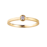 イエローゴールド ダイヤモンド リング 18金 ハスナ HASUNA エシカルジュエリー
イエローゴールド ダイヤモンド リング 18金 ハスナ HASUNA エシカルジュエリー
エシカルでサステナブルなジュエリーをご提案するHASUNAのK18製ダイヤモンドのリング。
幅約1.5mm、厚み約1.3mmのなめらかに少し丸みを帯びて研磨した平打ちのリングの中央に、2.5mmのダイヤモンドをダイヤモンドを配したリング。ダイヤモンドは周囲をぐるりとK18の枠で包み込んだ覆輪留め。リング表面にはすべてマット加工。内側はなめらかな鏡面仕上げ。
誕生石 ダイヤリング エシカル サステナブル エシカルジュエリー ハスナ HASUNA