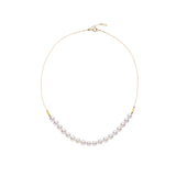 エシカルでサステナブルなジュエリーをご提案するHASUNAのK18製あこやパールのネックレス。ネックレスはパールの大きさにより2種類あり、パールの直径約4-4.5mmのSサイズは全長約40cm。パールの直径約6-6.5mmのMサイズは全長約41cm。いずれもスライド式アジャスターで式な長さに調整が可能です。引き輪横にアジャスターパーツがあり、そこから約11cm前後のベネチアンチェーン、1.5×5mm程度の直方体パーツ、Sサイズは4mm強のパールが23個、Mサイズは6mm強のパールが18個並び、また直方体パーツ、チェーンの順で連なるネックレスです。あこやパールは一般的なピンク系のものではなく、白いものを選んで使用しています。K18 あこや真珠 ネックレス
誕生石 プレゼント 成人祝 エシカル サステナブル エシカルジュエリーハスナ HASUNA