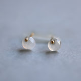 Dots ピアス ホワイトムーンストーン