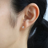 Dots ピアス ホワイトムーンストーン