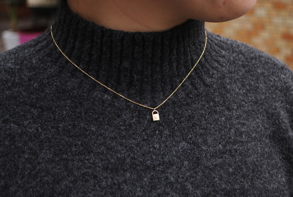 ONLINESTORE】ニットトップスにぴったりのジュエリーコーディネート 