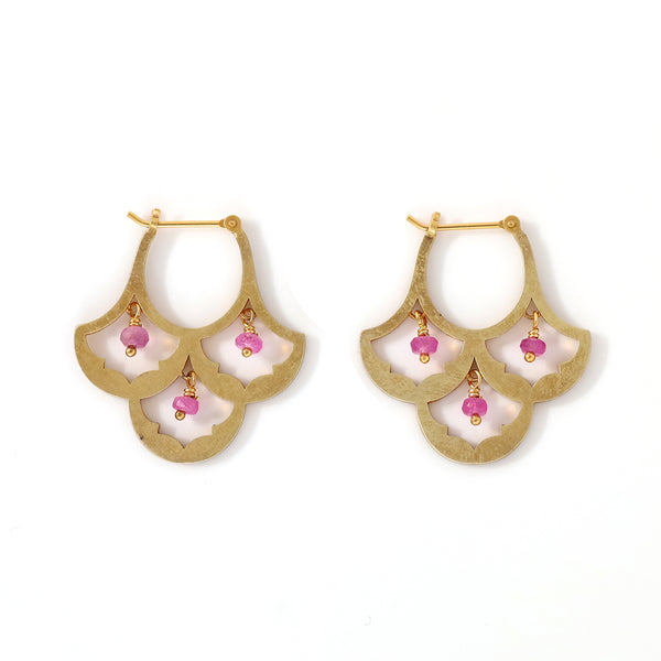 ゴールドカーブデザインピアス（ルビー） luxe パターンピアス ルビー | エシカルジュエリー HASUNA(ハスナ)