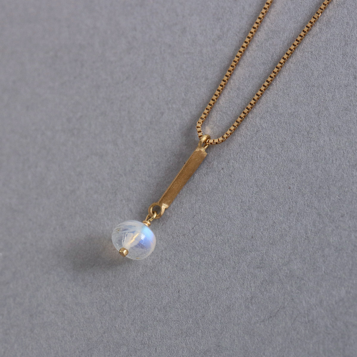 Signature ネックレス ブルームーンストーン | エシカルジュエリー