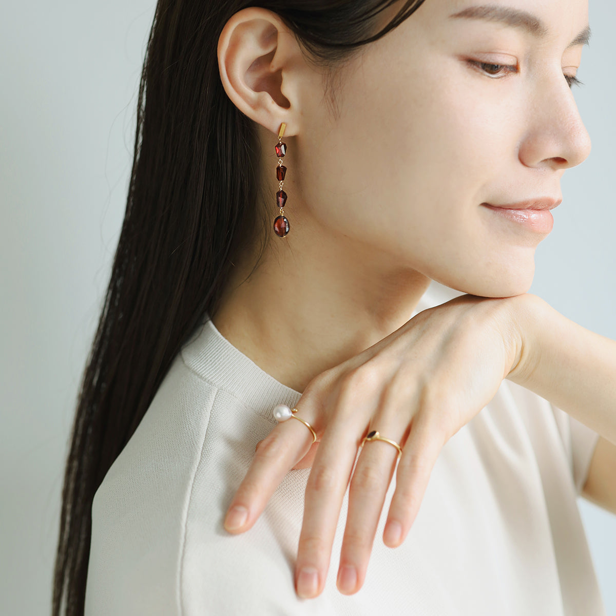 luxe Essence ロングピアス ガーネット | エシカルジュエリー HASUNA